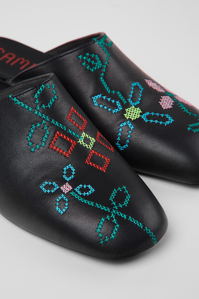 Twins Black Leather Women's Sandal.