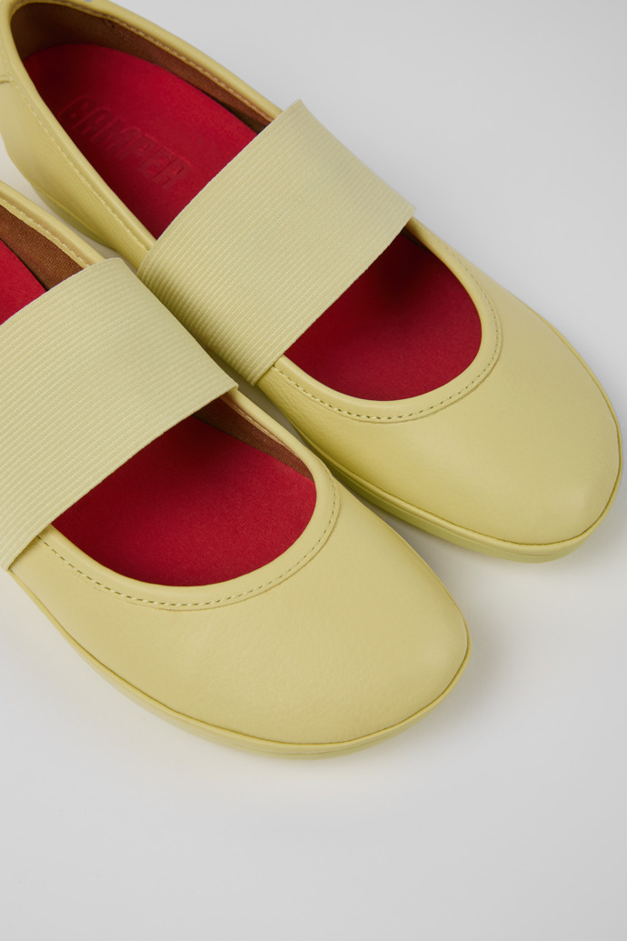 Right Yellow Leather Ballerina for Women.