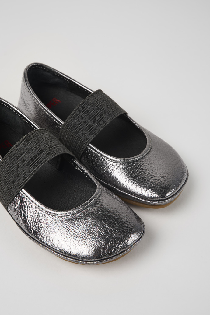 Right Metallic grey leather ballerinas for kids
