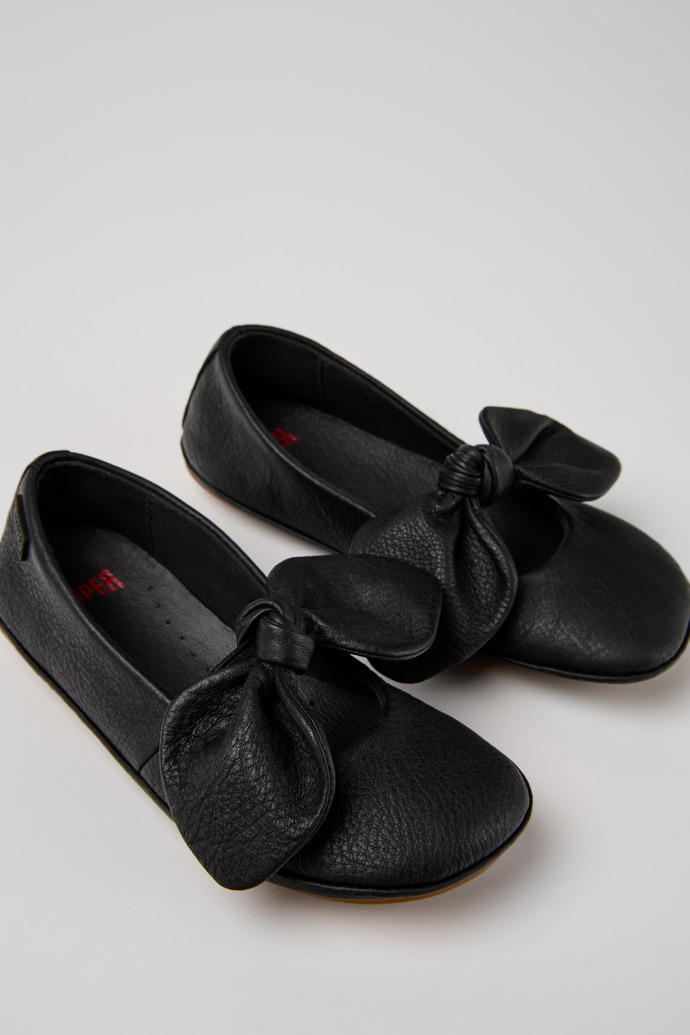 Right Nina Black Leather Ballerinas for Kids.