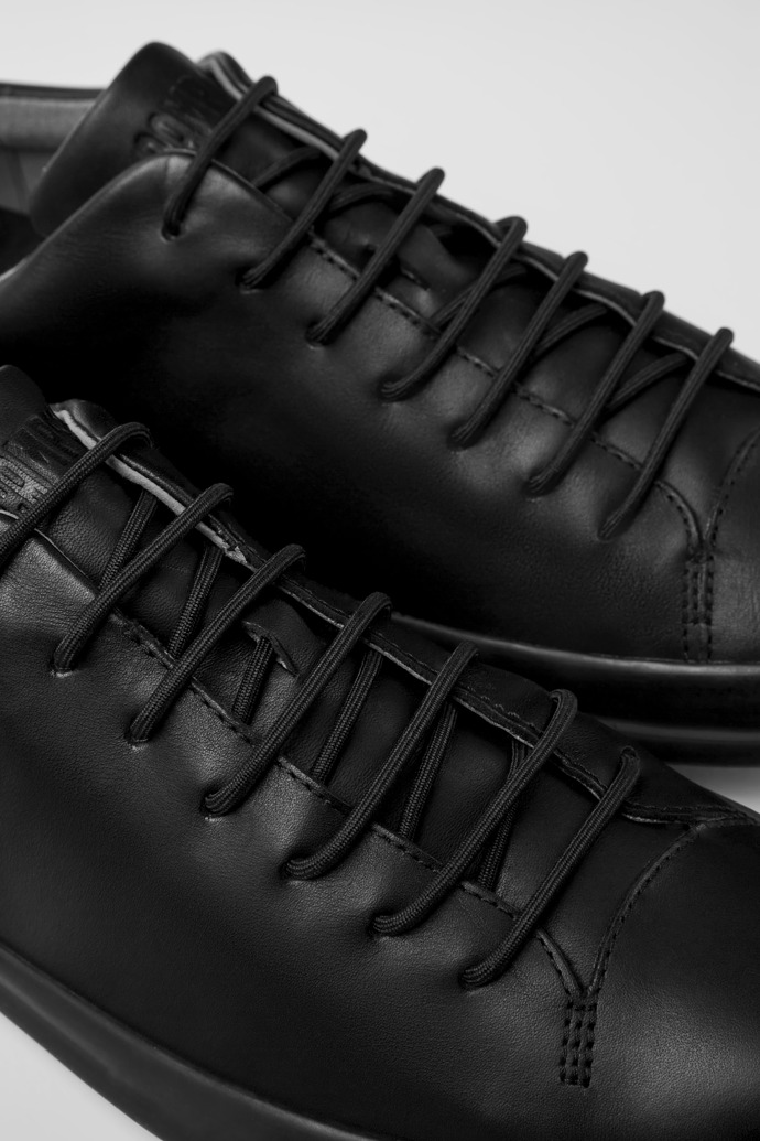 Chasis Sport Black Leather Shoes for Men.