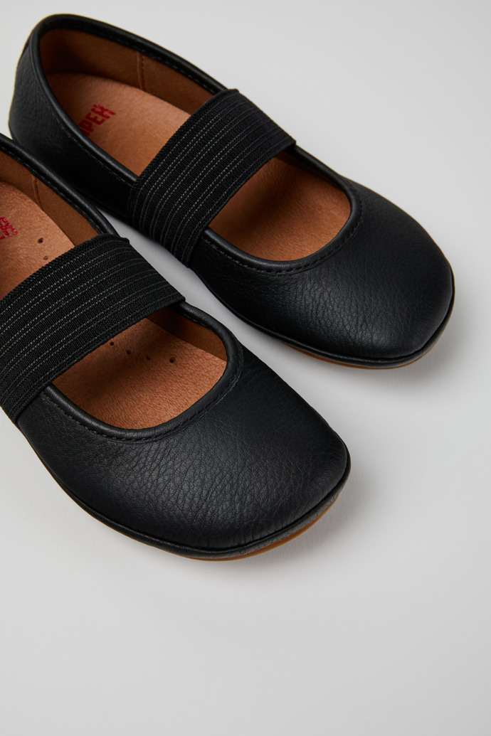 RIGHT Black Leather Ballerinas for Kids.