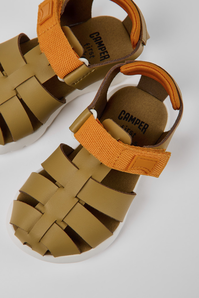 Oruga Brown leather sandals
