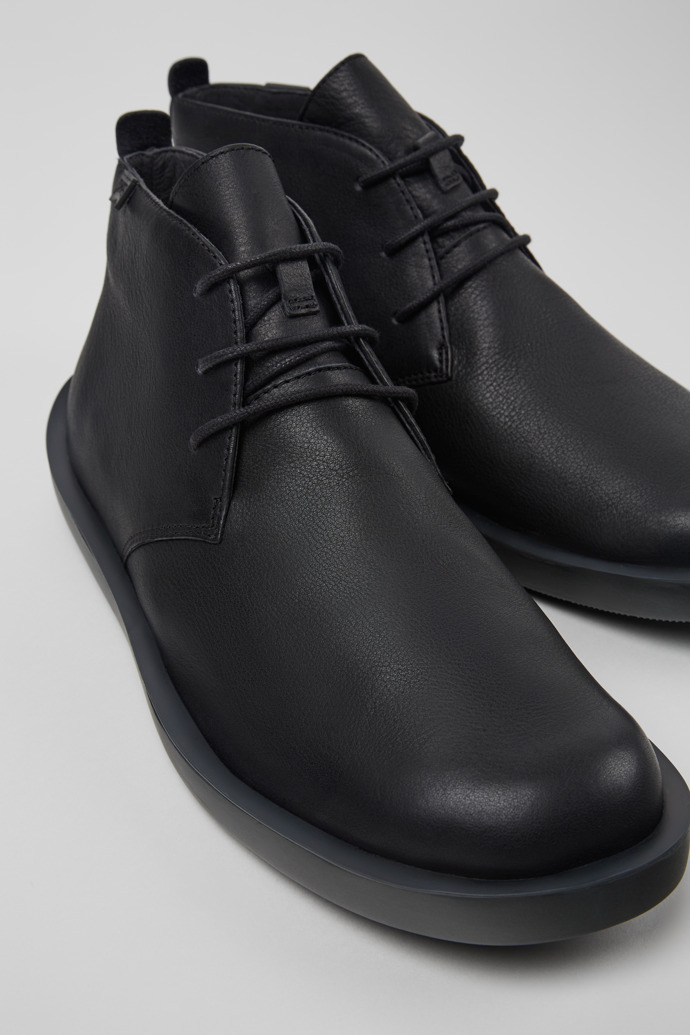 Wagon Black Leather Ankle Boots for Men.