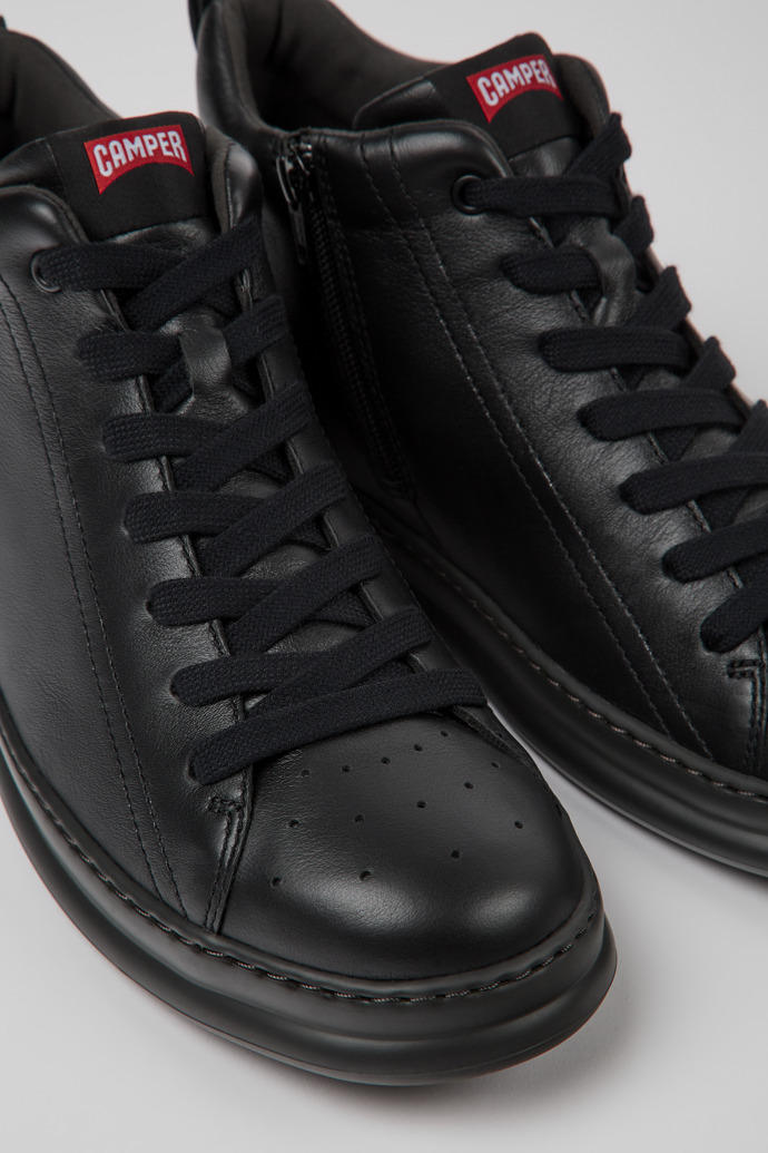 Runner Black Leather Ankle Boots for Men.