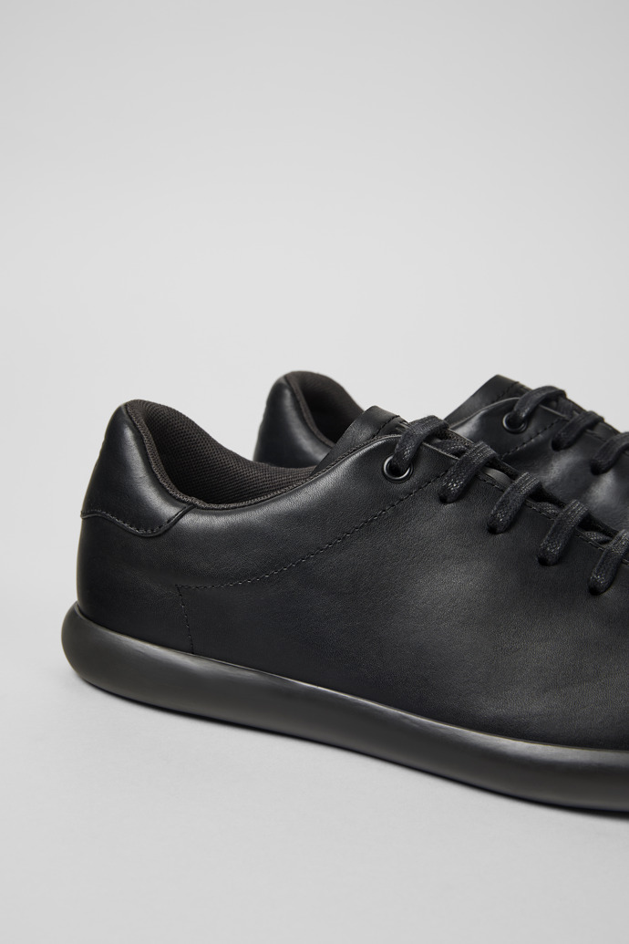 Pelotas Soller Black Leather Sneakers for Men.