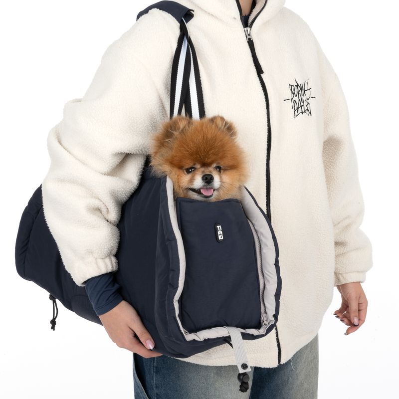 TIAKI 2-in-1 Shoulder Bag for Dogs 63 x 24 x 30cm (L x W x H)