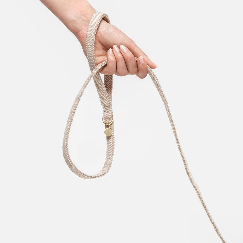 Nomad Tales Calma dog leash, sand 120 cm long, 15 mm wide