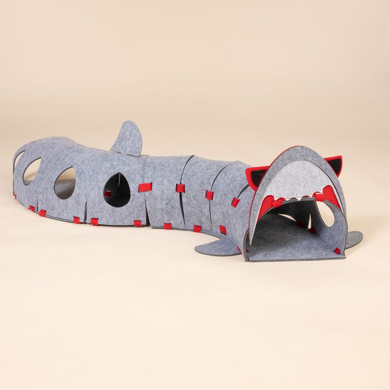 TIAKI Shark Cat Tunnel 100 x 23 x 21 cm (L x W x H)
