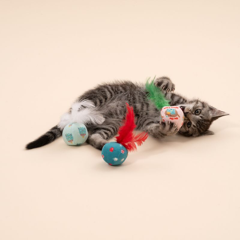 TIAKI Festive Balls with Feathers Set of 3