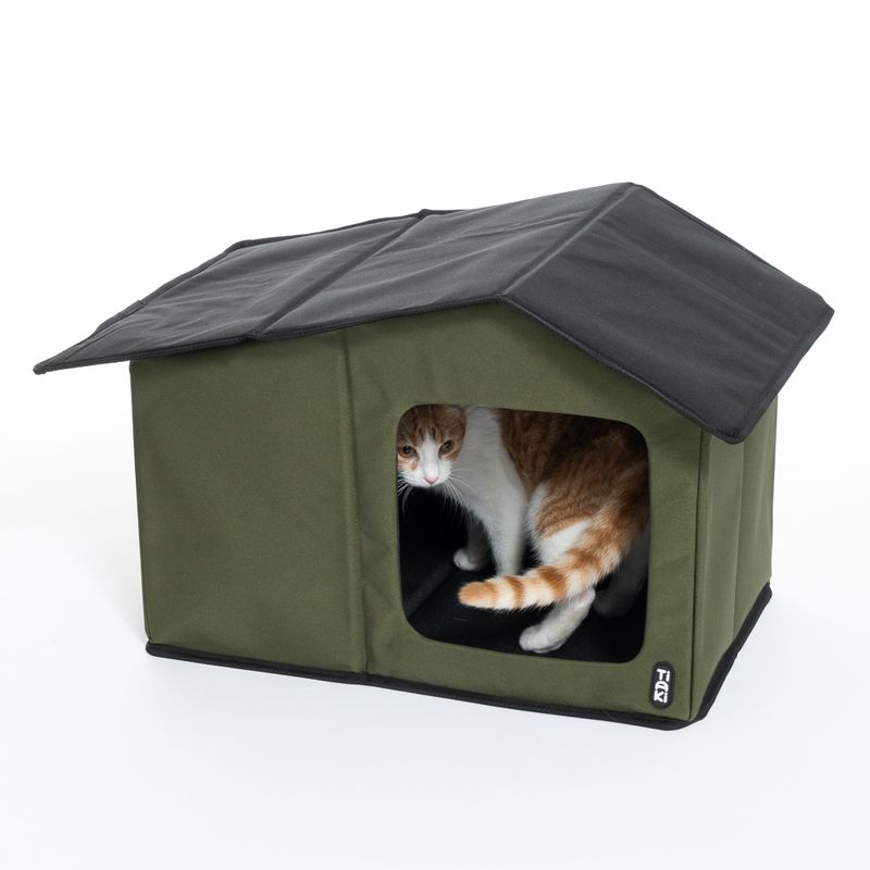 TIAKI Camo Cat House 58 x 42 x 37 cm (L x W x H)