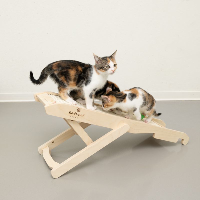 Natural Paradise Poppy Scratching Board Beige