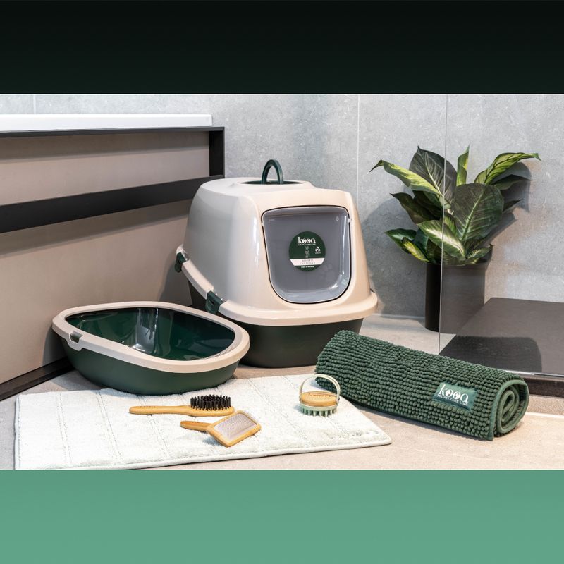 kooa Covered Cat Litter Tray - 90% recycled Plastic Dark green / beige