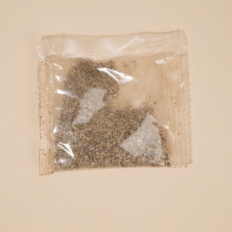 TIAKI Red Gift Box Scratching Furniture 37.5 x 37.5 x 50 cm (L x W x H)