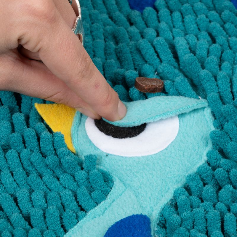 TIAKI Peacock Sniffing Mat 36 x 31 x 1 cm (L x W x H)