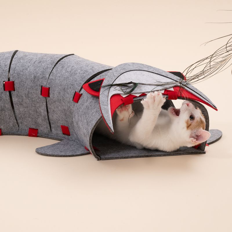 TIAKI Shark Cat Tunnel 100 x 23 x 21 cm (L x W x H)