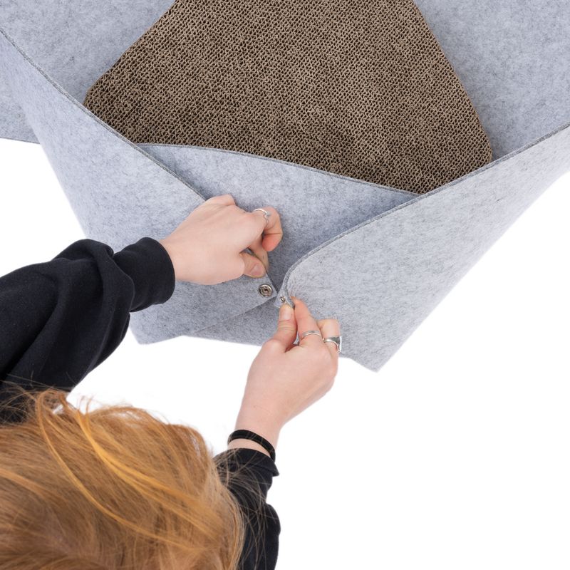 Modern Living Wujin scratching furniture 50 x 50 x 26cm (L x W x H)