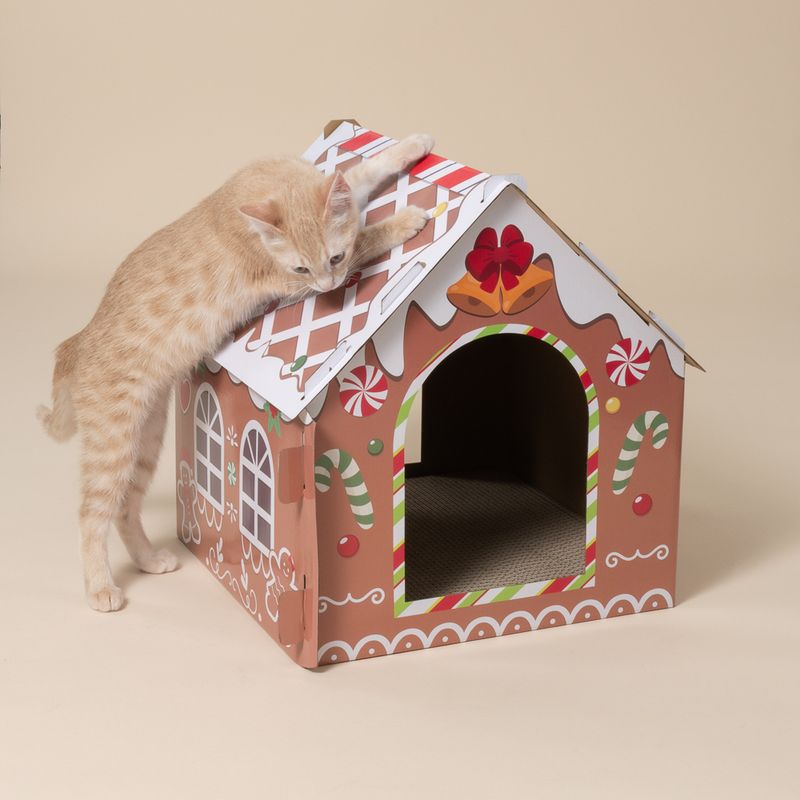 TIAKI Gingerbread House for Cats 37 x 36 x 40.5 cm (L x W x H)