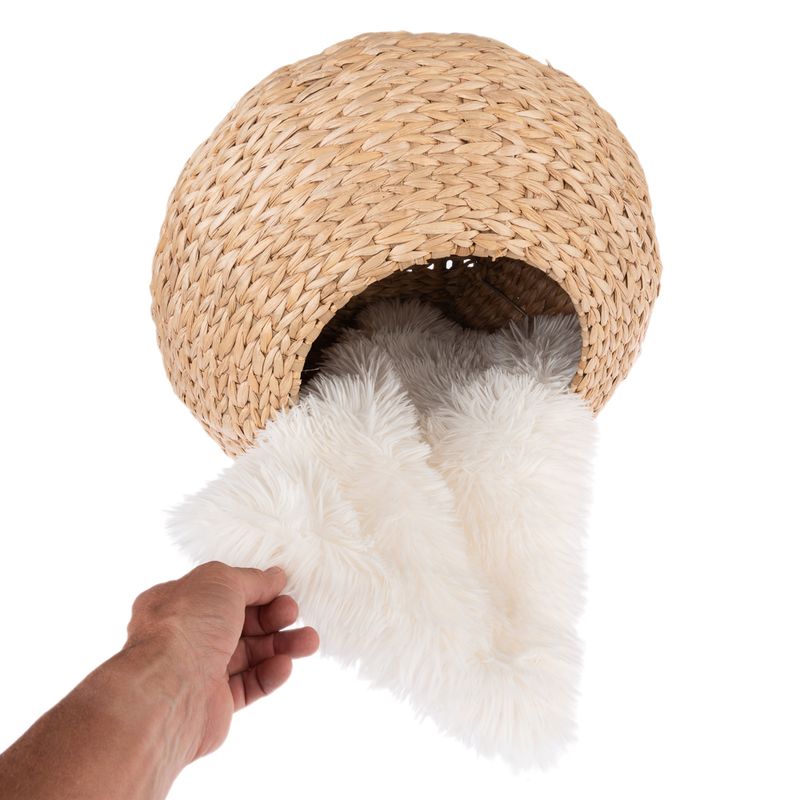 Modern Living Luxor Wall-Mounted Cat Bed 45 x 25 x 45cm (L x W x H)