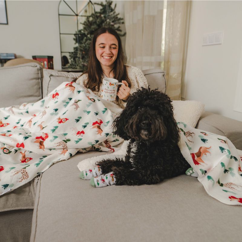 TIAKI Fun Winter Blanket for Dogs Set: Blanket for Dogs & Dog Pawrents