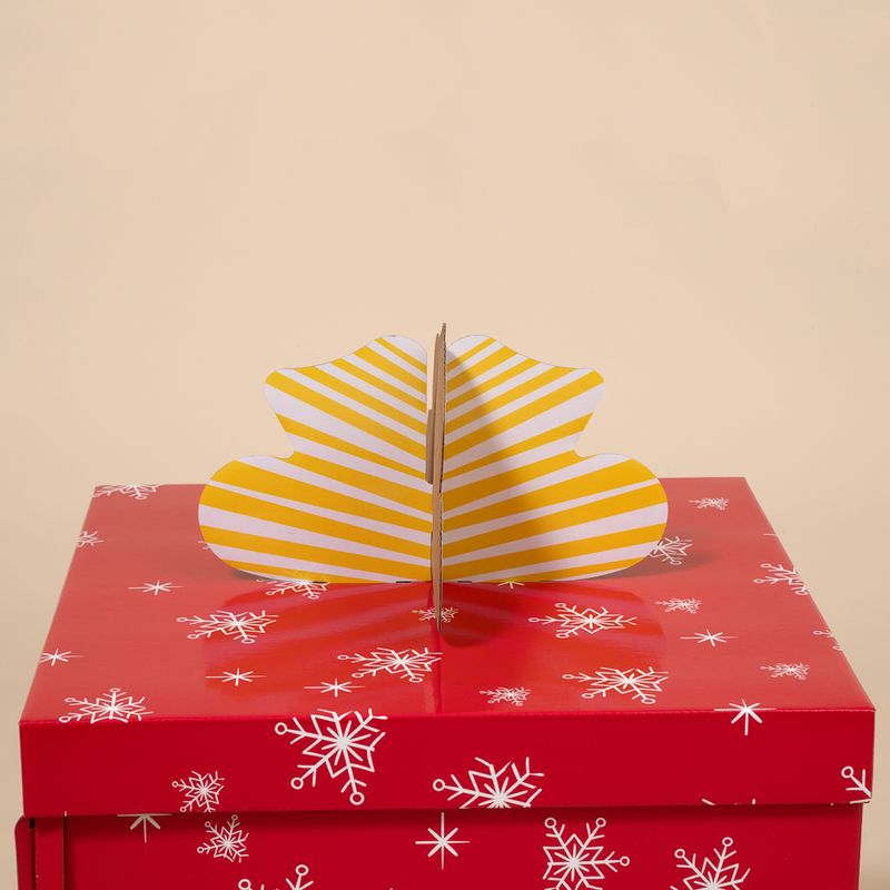 TIAKI Red Gift Box Scratching Furniture 37.5 x 37.5 x 50 cm (L x W x H)