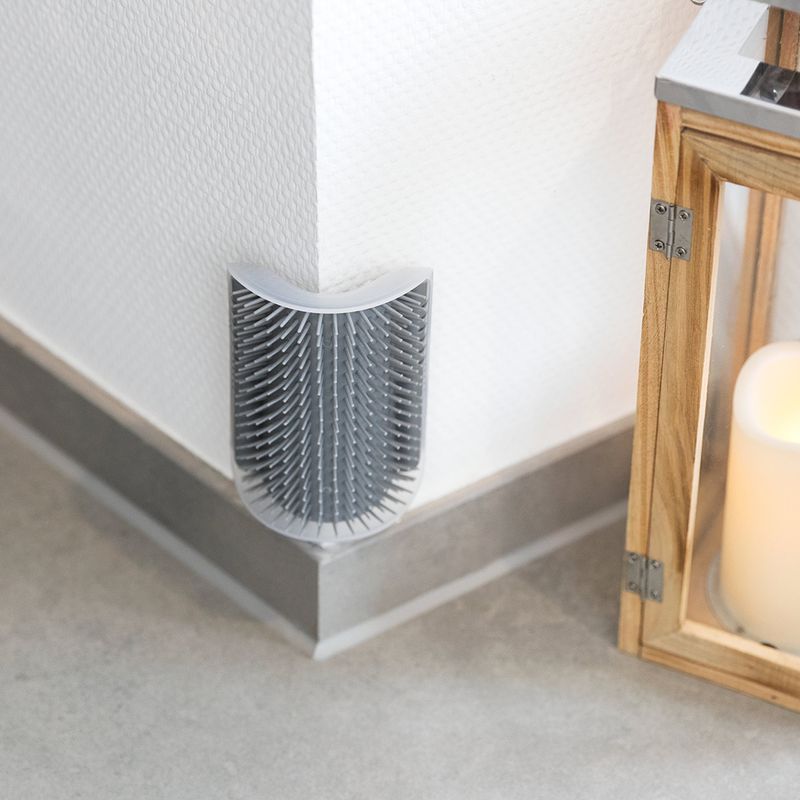 Trixie Corner Massage Brush 13 x 8cm (L x W)