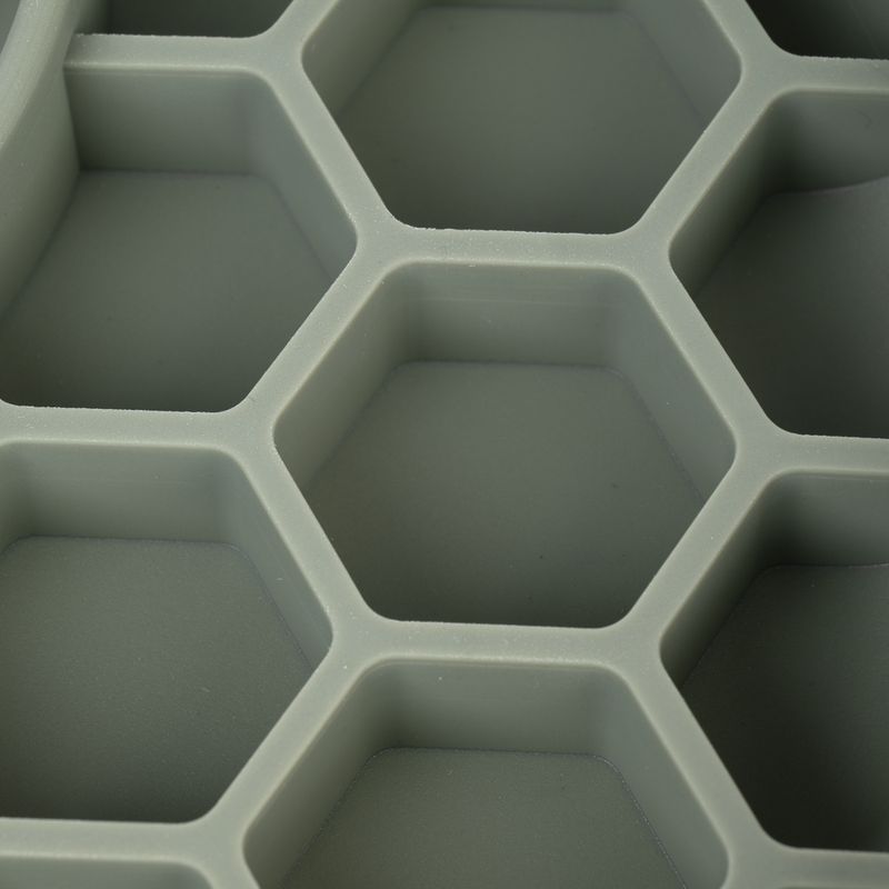 TIAKI Honeycomb Silicone Slow Feeder approx. 19 x 3.5cm (Diameter x H)