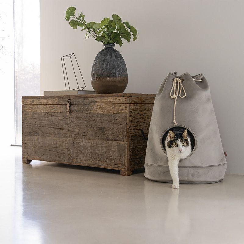 Designed by Lotte Vilar Cosy Cat Den diameter 45 x (H) 60 cm