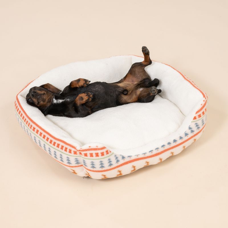 TIAKI Bed & Blanket Set with Nordic Winter Pattern Size M: 72 x 62 x 17 cm (L x W x H)