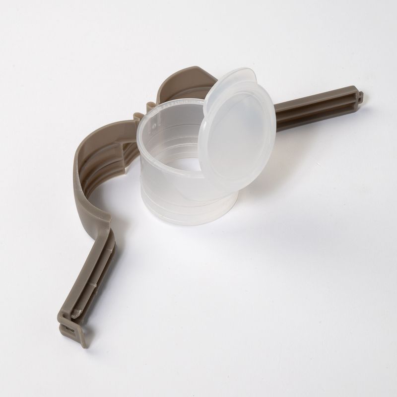 zooplus Basics Closing Clips with Food Dispenser Set of 2