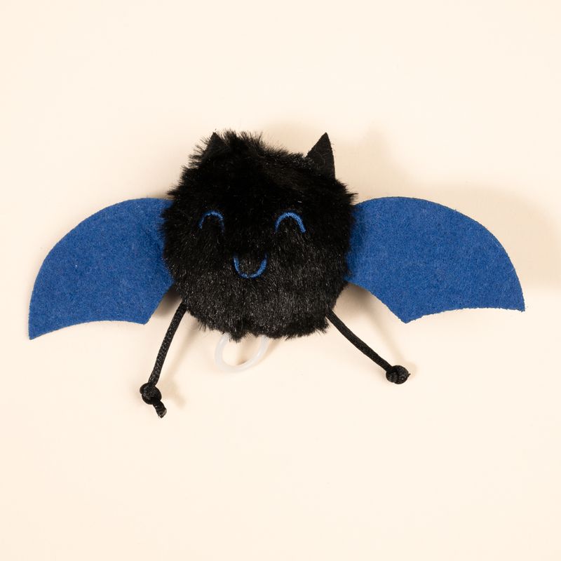 TIAKI Vibrating Bat with Retracting Pull String Cat Toy 1 Toy