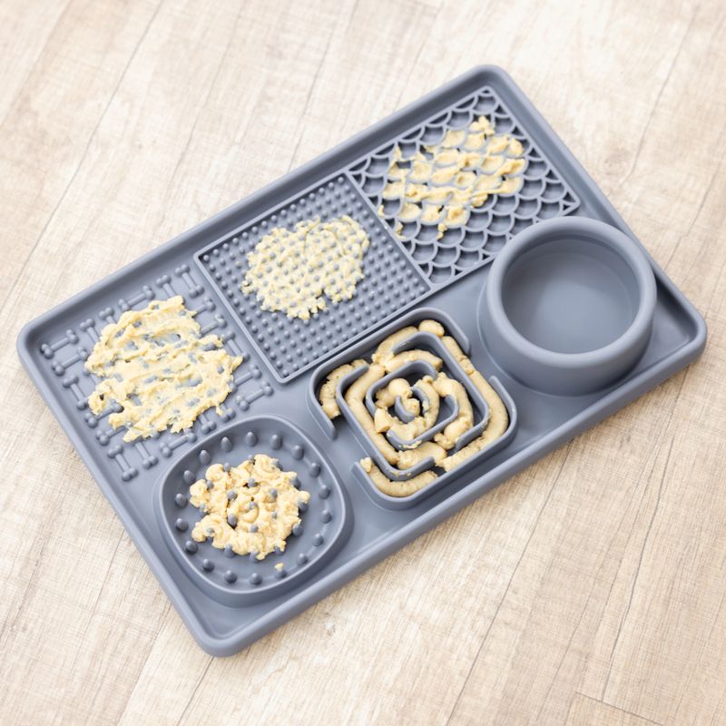 Kerbl Pet Licking Mat Size XL: 30 x 20 x 4cm (L x W x H)