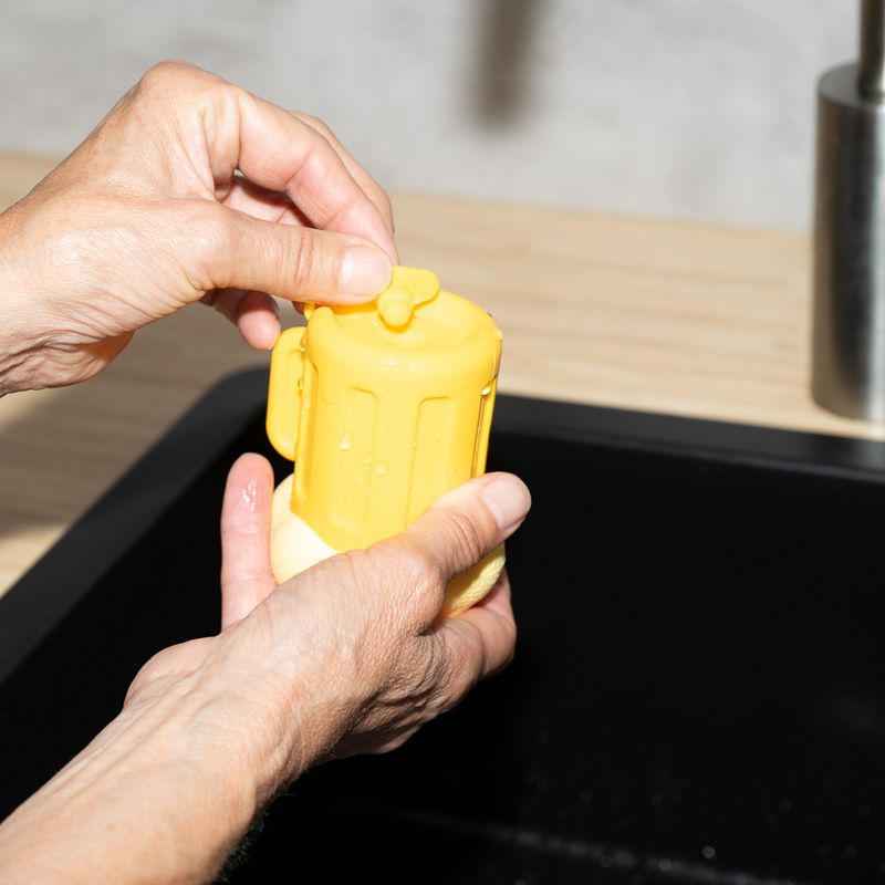 TIAKI Beer Mug Water Chew Toy 7.4 x 7.2 x 10.5 cm (L x W x H)