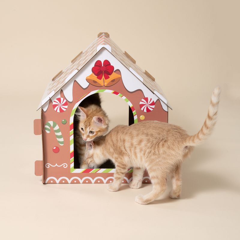 TIAKI Gingerbread House for Cats 37 x 36 x 40.5 cm (L x W x H)