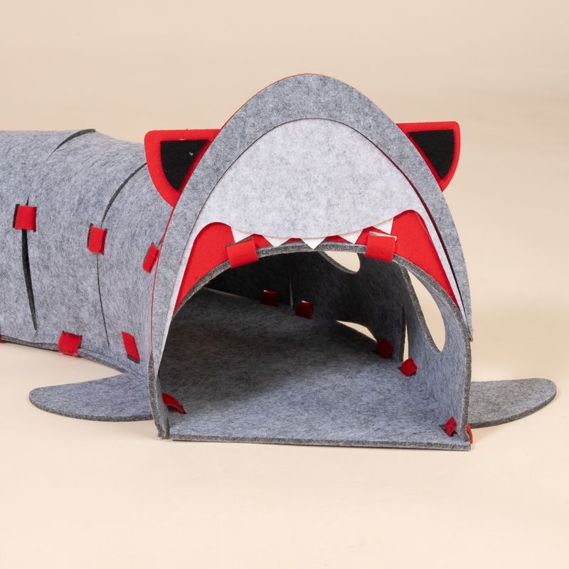 TIAKI Shark Cat Tunnel 100 x 23 x 21 cm (L x W x H)