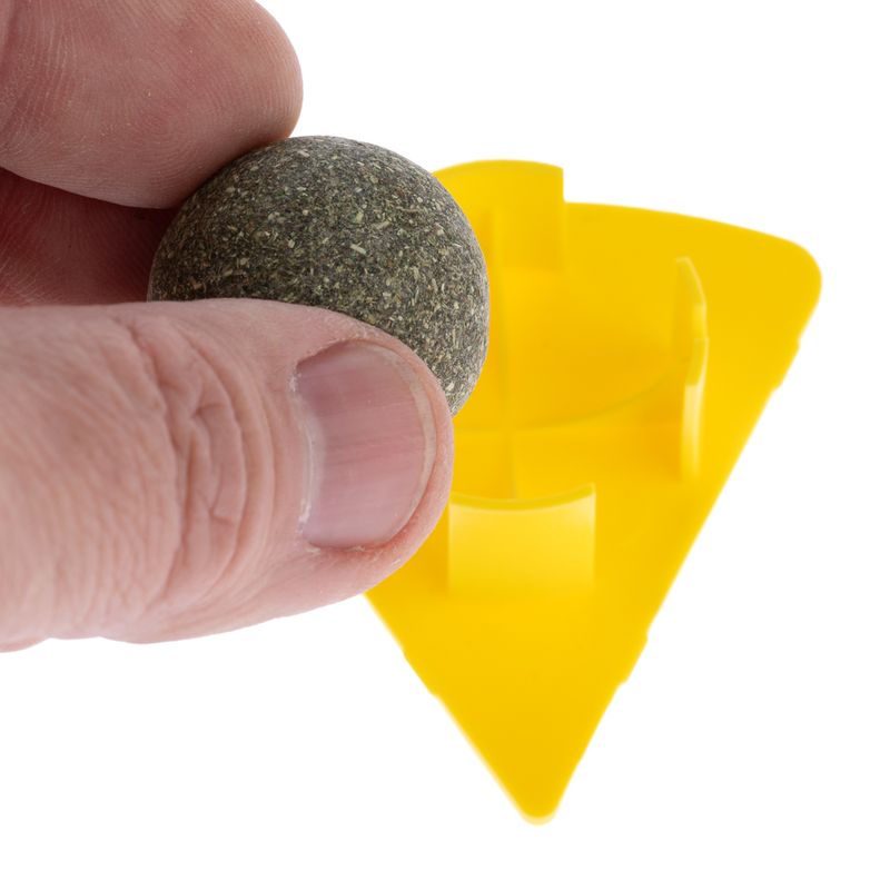 TIAKI cat toy catnip cheese 6.5 x 6.3 x 4.6 cm