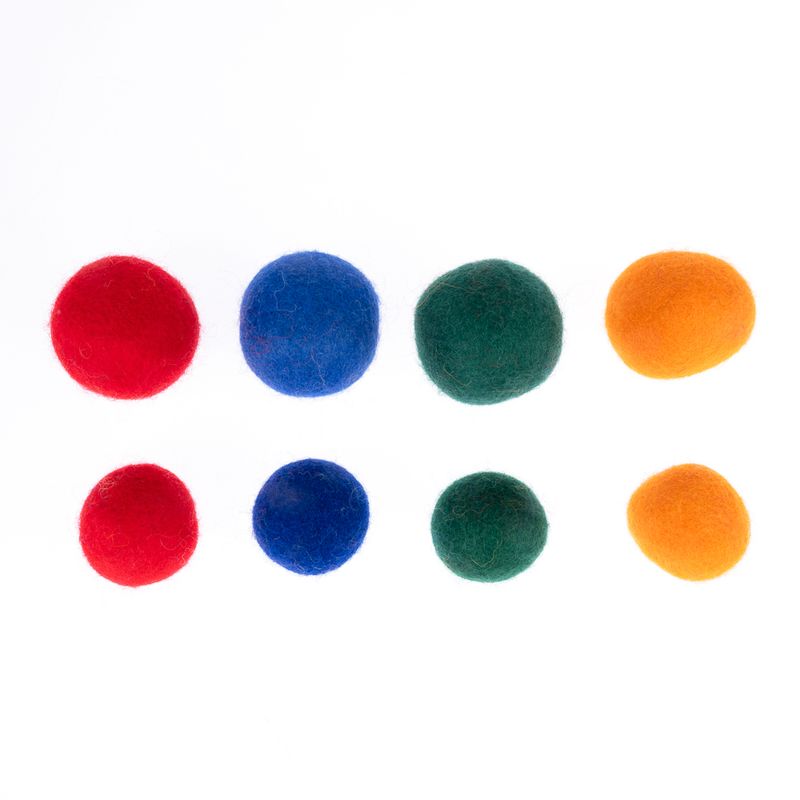 zooplus Basics Felt Balls Cat Toy Set Set of 8 (4 x diameter 4cm, 4 x diameter 3cm)