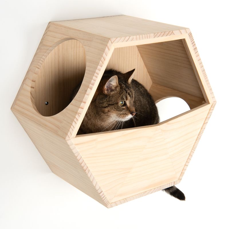 Lulu Wall Mounted Cat Den 49 x 30 x 42.5cm (L x W x H)