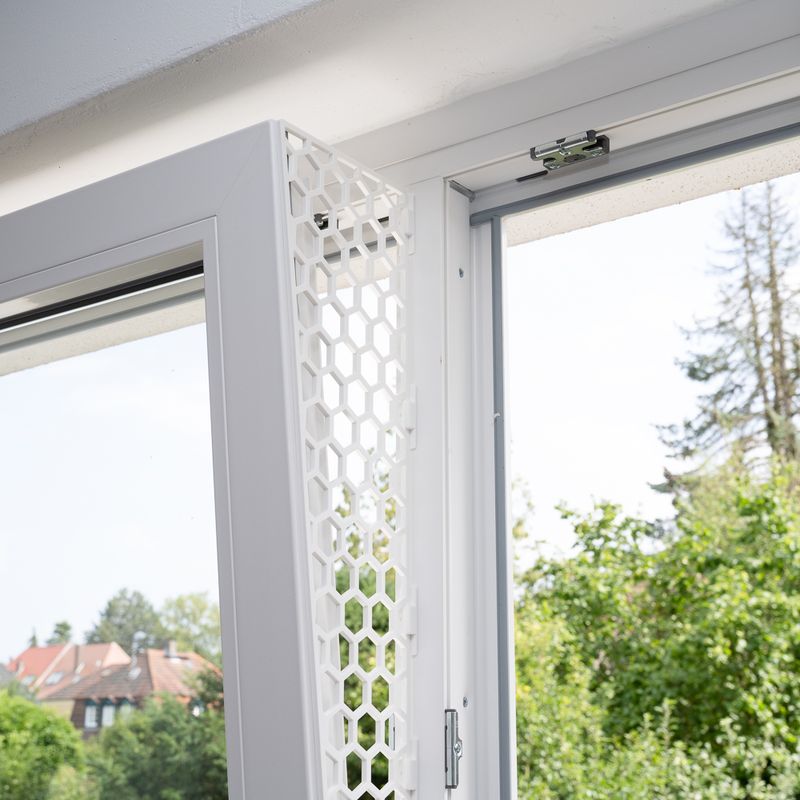 TIAKI protective grille for windows Economy set: Fastening on the window side (2 parts)