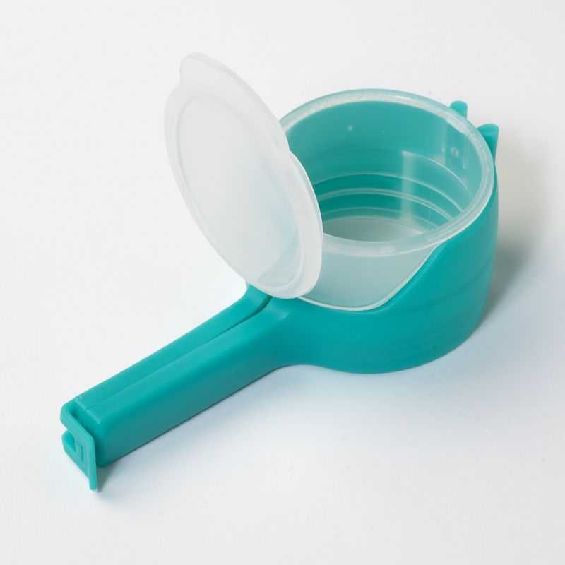 zooplus Basics Closing Clips with Food Dispenser Set of 2