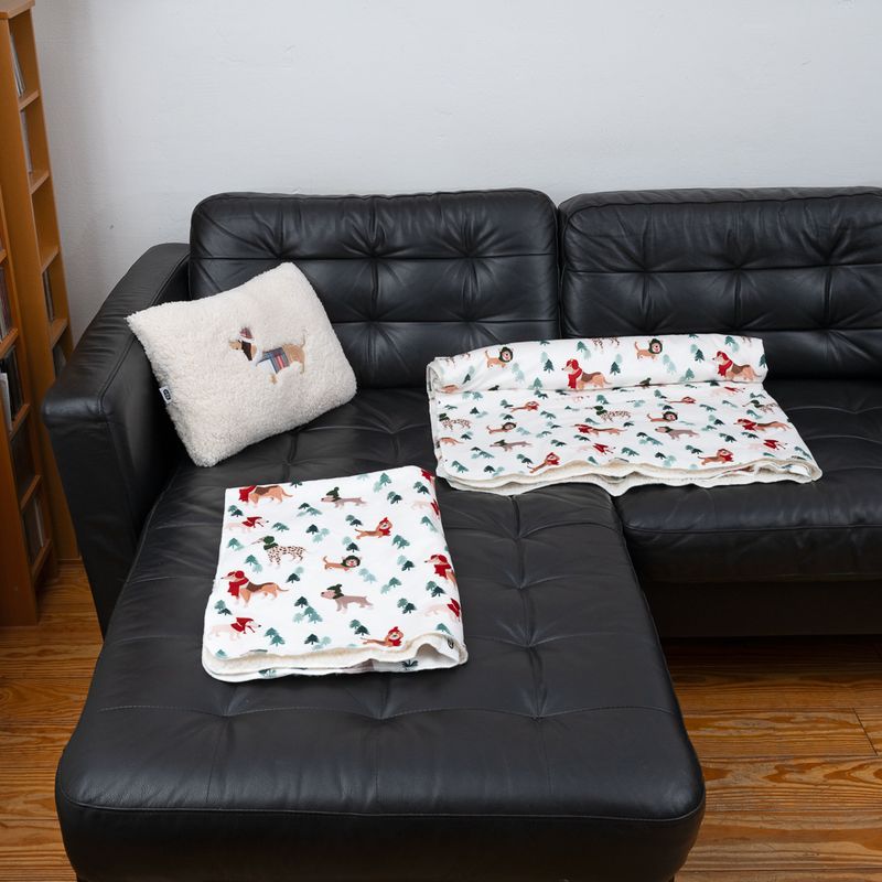 TIAKI Funny Winter Dog Cushion 50 x 30 cm (L x W)