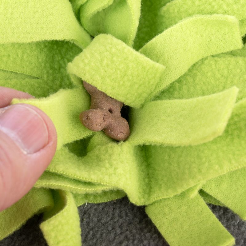 TIAKI Heart Sniffing Mat 50 x 50 cm (L x W)