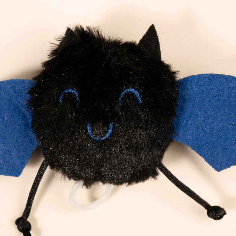 TIAKI Vibrating Bat with Retracting Pull String Cat Toy 1 Toy