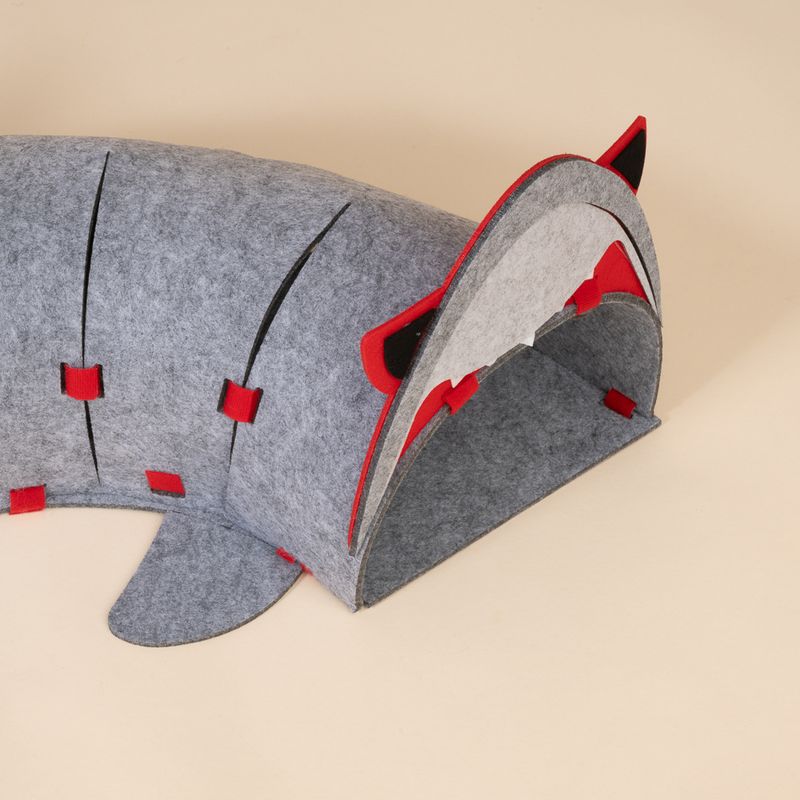 TIAKI Shark Cat Tunnel 100 x 23 x 21 cm (L x W x H)