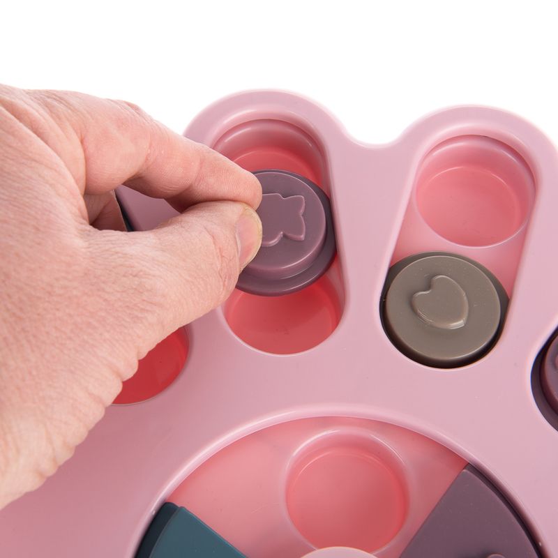 Intelligence Snack Paw Toy 24 x 24 x 3.2cm (L x W x H)