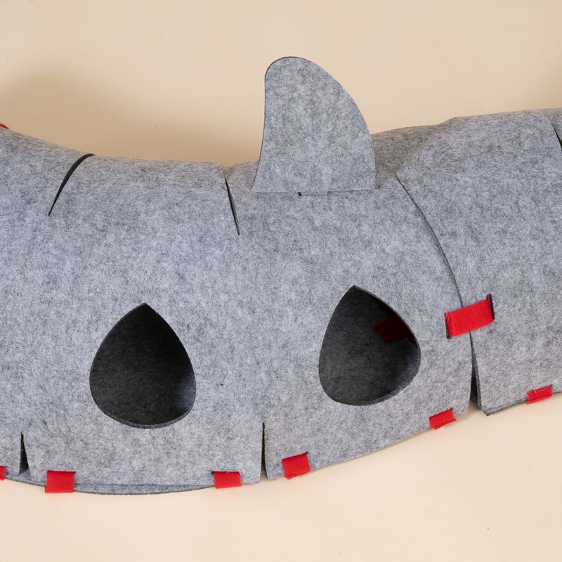 TIAKI Shark Cat Tunnel 100 x 23 x 21 cm (L x W x H)