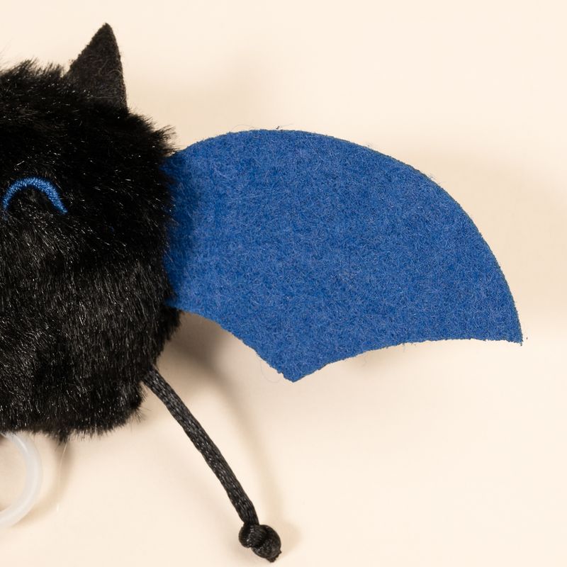 TIAKI Vibrating Bat with Retracting Pull String Cat Toy 1 Toy