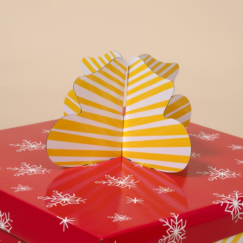 TIAKI Red Gift Box Scratching Furniture 37.5 x 37.5 x 50 cm (L x W x H)