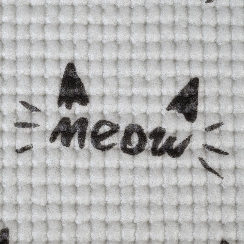 zooplus Basics Cat-Shaped Bowl Mat 48.2 x 38 x 0.5 cm (L x W x H)