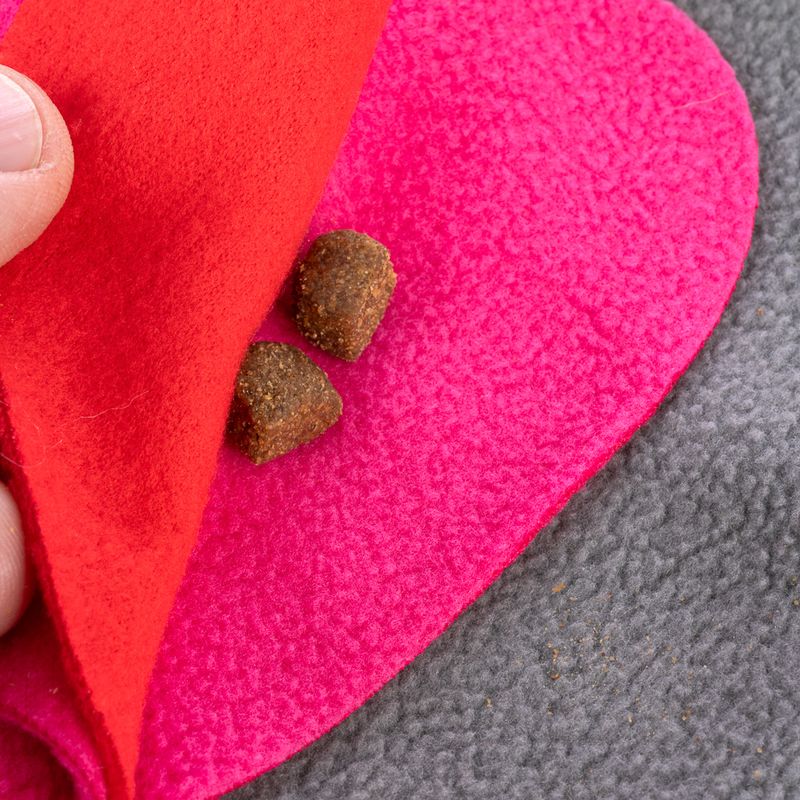 TIAKI Heart Sniffing Mat 50 x 50 cm (L x W)